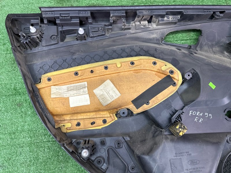 Обшивка двери Ford Focus 3 HB 2012 CB8