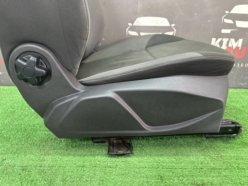 Сиденье переднее Ford Focus 3 HB 2012 CB8