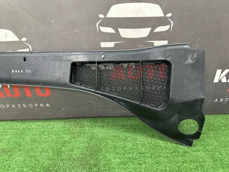 Жабо Накладка Стеклоочистителя Ford Focus 3 HB 2012 CB8