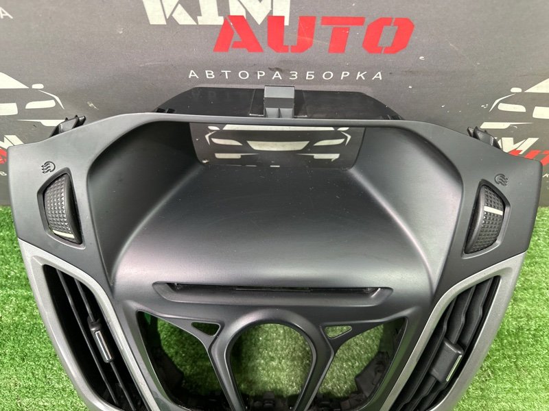 Рамка магнитолы с дефлекторами Ford Focus 3 HB 2012 CB8