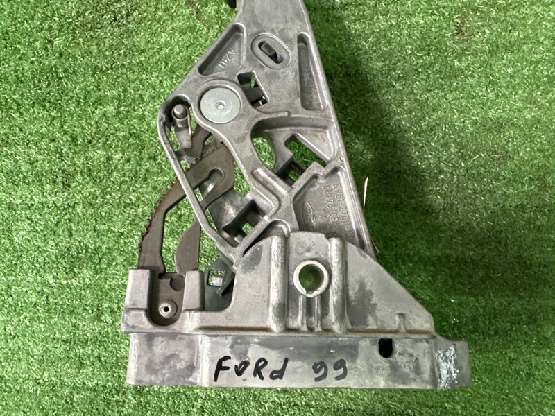 Рычаг стояночного тормоза (ручник) Ford Focus 3 HB 2012 CB8