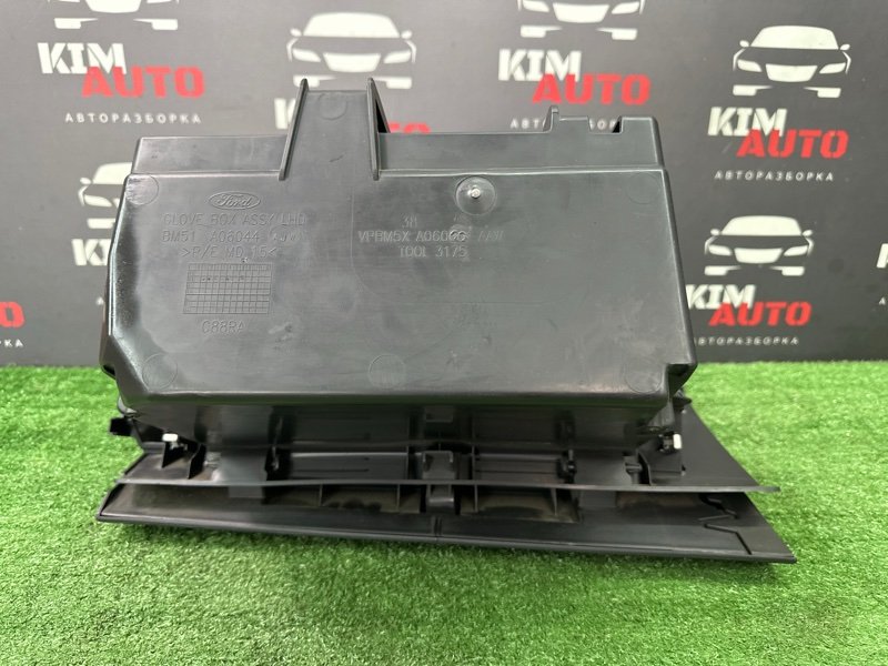 Бардачок Ford Focus 3 HB 2012 CB8