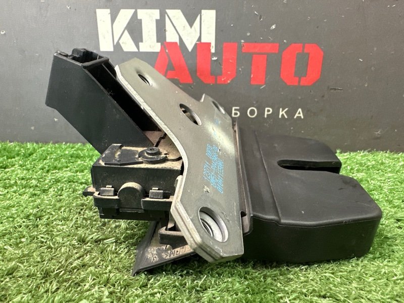 Замок крышки багажника Ford Focus 3 HB 2012 CB8
