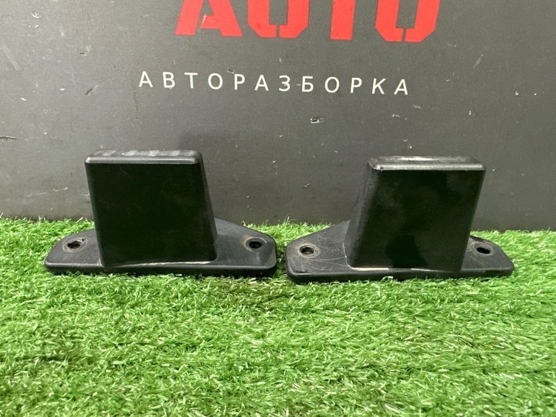 Отбойник крышки багажника Ford Focus 3 HB 2012 CB8