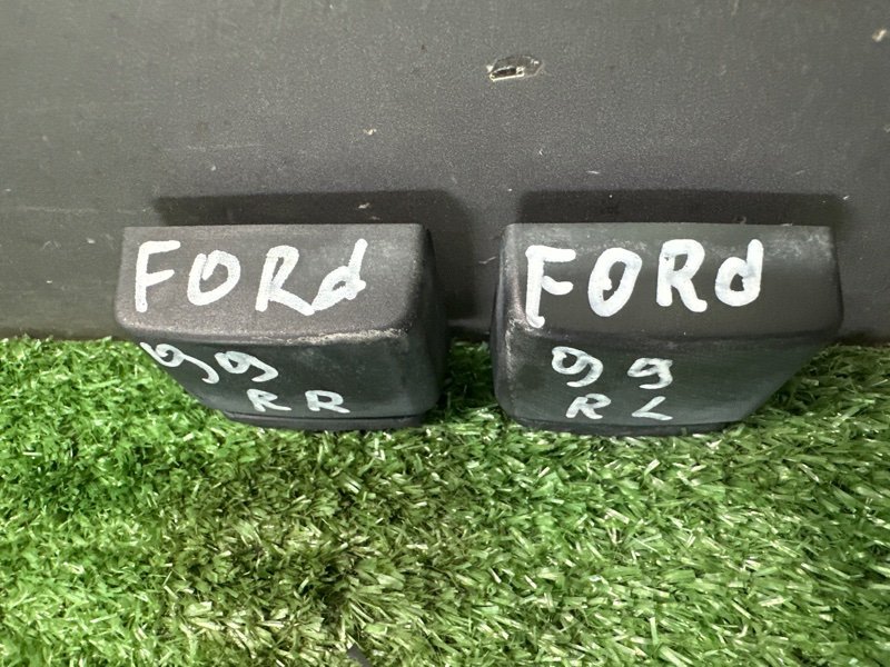 Отбойник крышки багажника Ford Focus 3 HB 2012 CB8