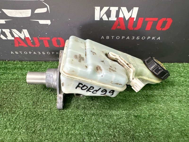 Главный тормозной цилиндр с бочком Ford Focus 3 HB 2012 CB8