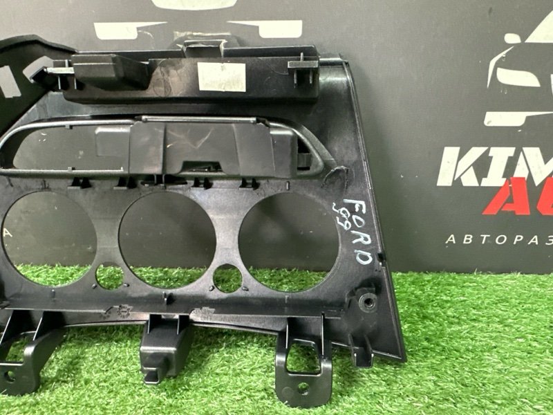 Накладка декоративная Ford Focus 3 HB 2012 CB8
