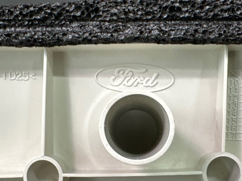 Накладка стойки кузова Ford Focus 3 HB 2012 CB8