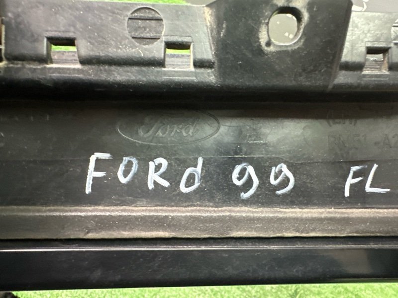 Накладка двери Ford Focus 3 HB 2012 CB8