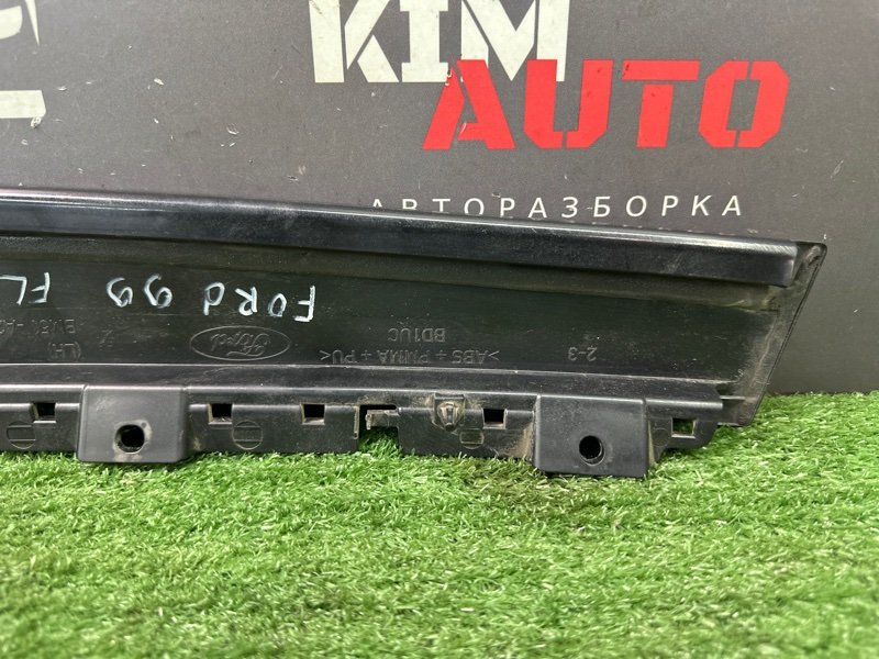 Накладка двери Ford Focus 3 HB 2012 CB8