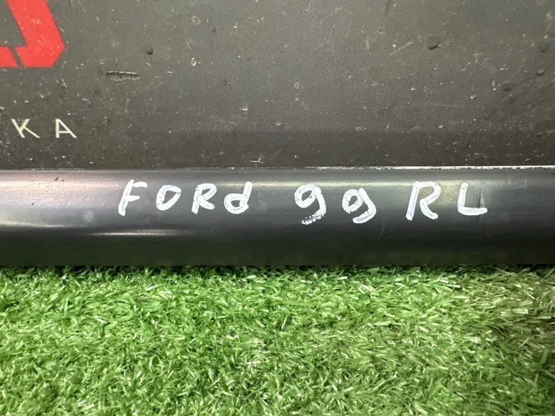 Уплотнитель стекла наружный (Бархотка) Ford Focus 3 HB 2012 CB8