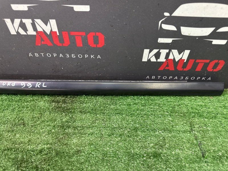 Уплотнитель стекла наружный (Бархотка) Ford Focus 3 HB 2012 CB8