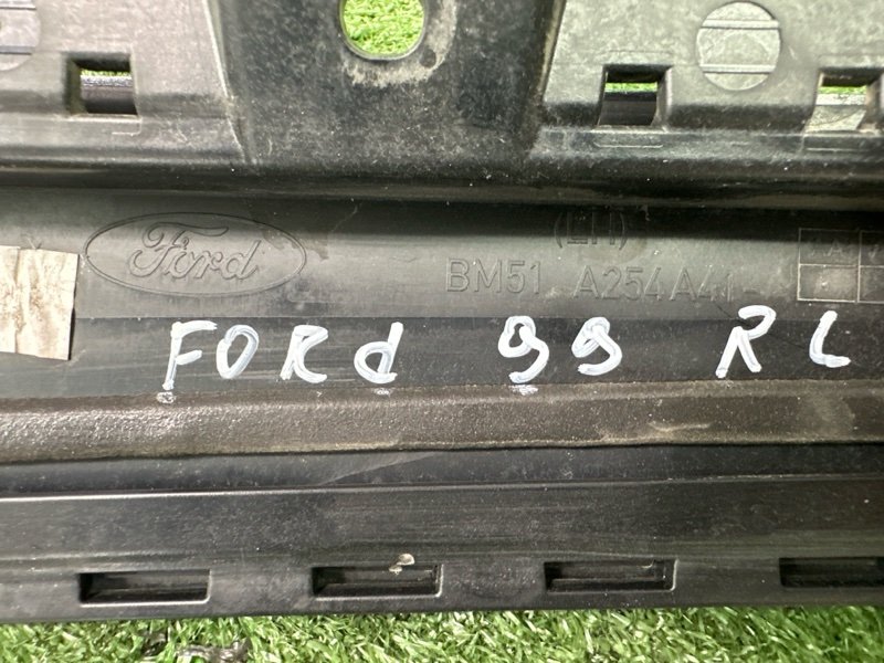 Накладка задней двери Ford Focus 3 HB 2012 CB8