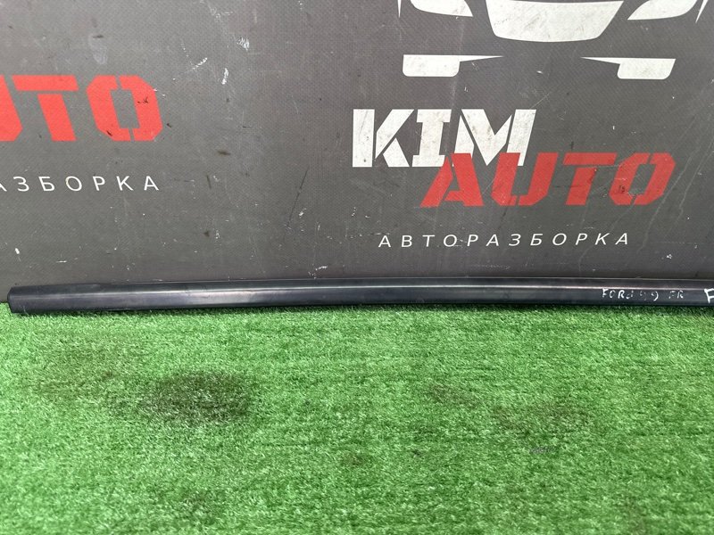 Уплотнитель стекла наружный (Бархотка) Ford Focus 3 HB 2012 CB8