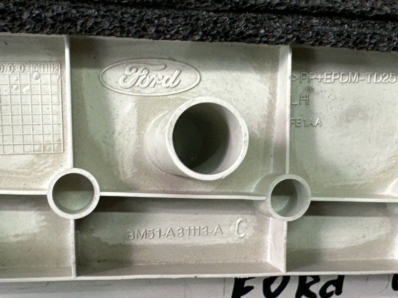 Накладка стойки кузова Ford Focus 3 HB 2012 CB8
