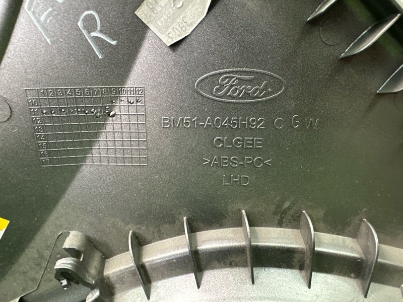 Накладка центральной консоли Ford Focus 3 HB 2012 CB8