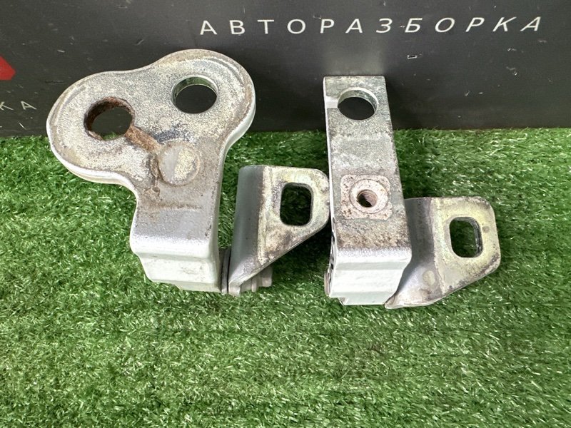 Петли двери Ford Focus 3 HB 2012 CB8