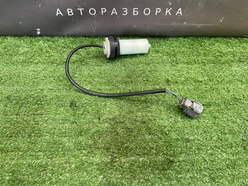 Датчик уровня бачка омывателя Kia Ceed 1 2010 ED