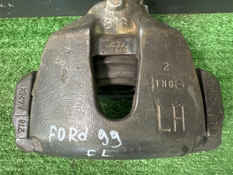Суппорт тормозной Ford Focus 3 HB 2012 CB8