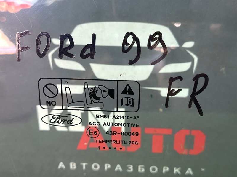 Стекло двери Ford Focus 3 HB 2012 CB8