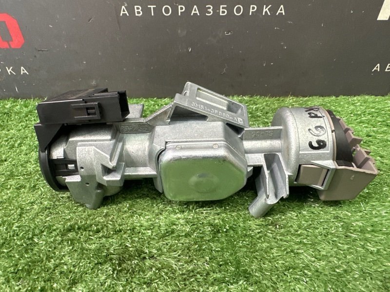 Замок зажигания, личинка двери и ключ Ford Focus 3 HB 2012 CB8