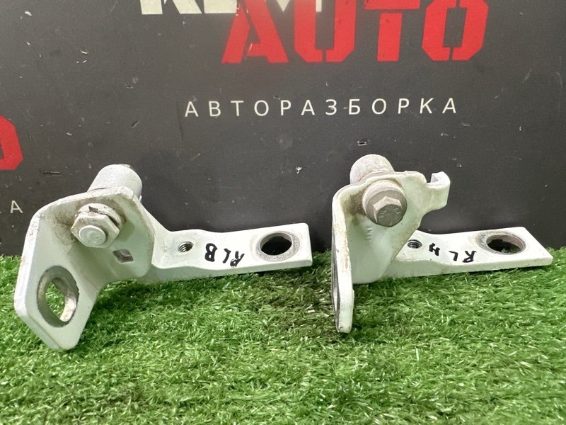 Петли двери Ford Focus 3 HB 2012 CB8