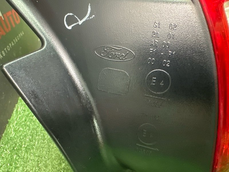 Фонарь Ford Focus 3 HB 2012 CB8