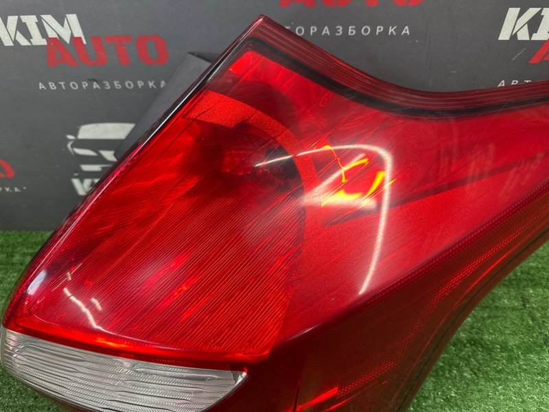 Фонарь Ford Focus 3 HB 2012 CB8