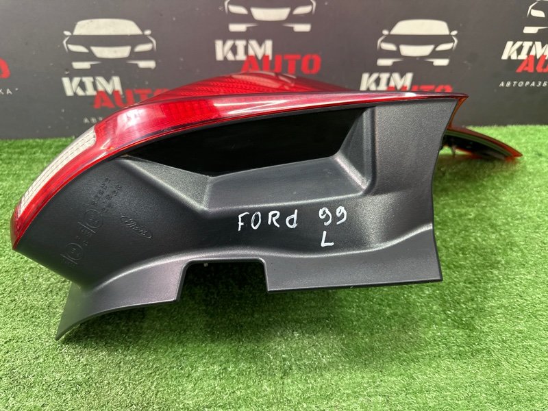 Фонарь Ford Focus 3 HB 2012 CB8
