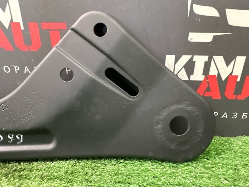 Кронштейн переднего подрамника Ford Focus 3 HB 2012 CB8