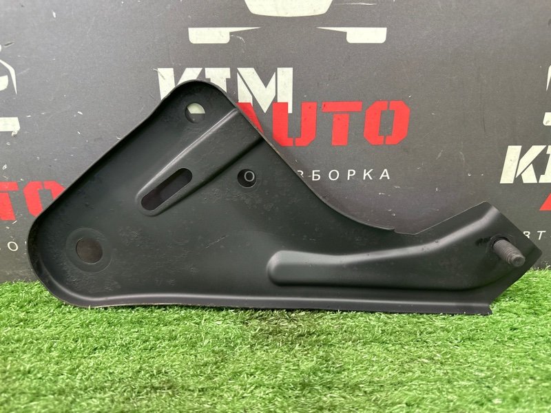 Кронштейн переднего подрамника Ford Focus 3 HB 2012 CB8