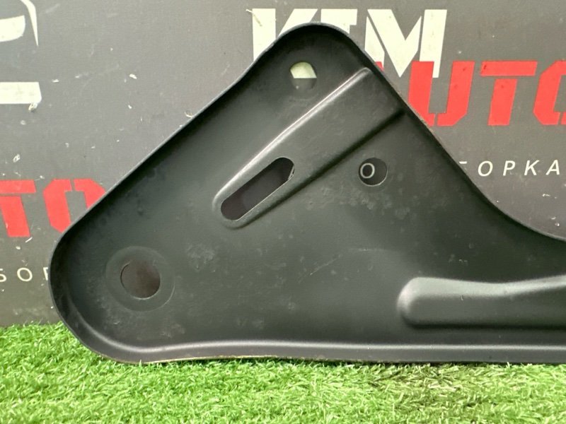 Кронштейн переднего подрамника Ford Focus 3 HB 2012 CB8