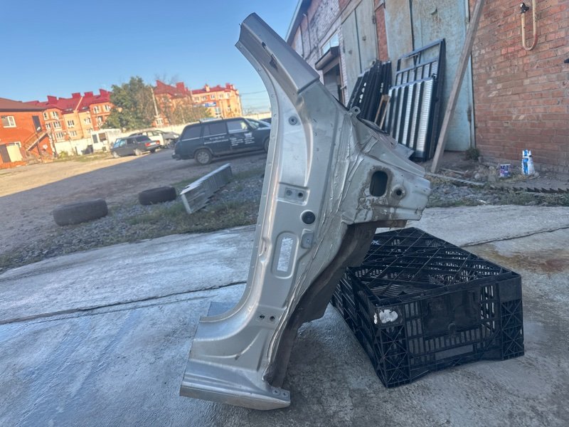 Стойка двери с бананом Skoda Rapid 2016