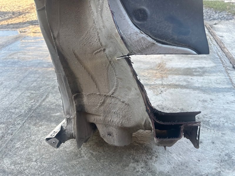 Стойка двери с бананом Skoda Rapid 2016