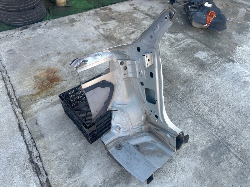 Стойка двери с бананом Skoda Rapid 2016