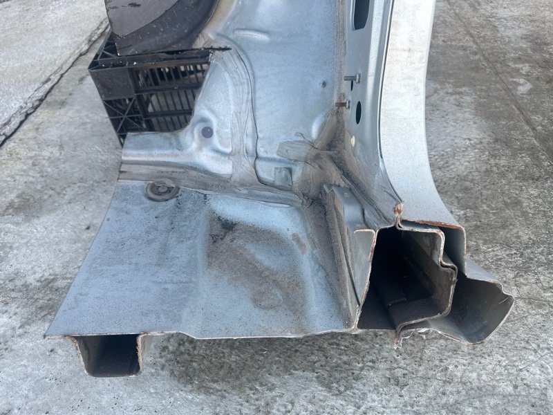 Стойка двери с бананом Skoda Rapid 2016