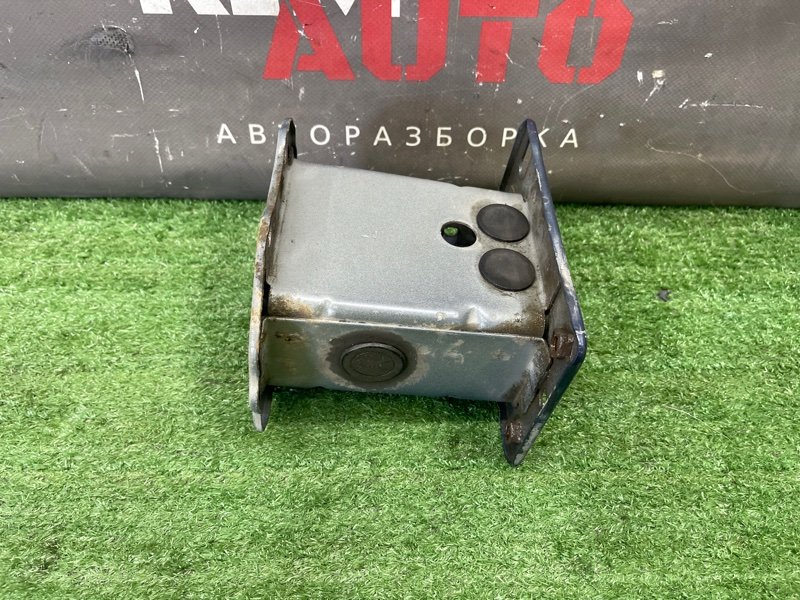 Кронштейн усилителя бампера Kia Ceed 1 2010 ED