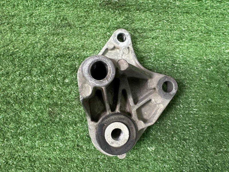 Кронштейн кпп Ford Focus 3 HB 2012 CB8