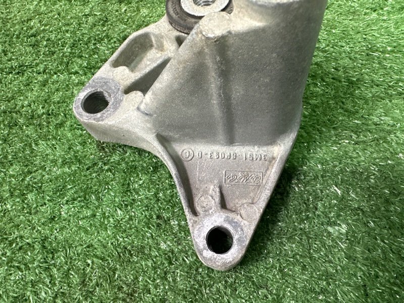 Кронштейн кпп Ford Focus 3 HB 2012 CB8