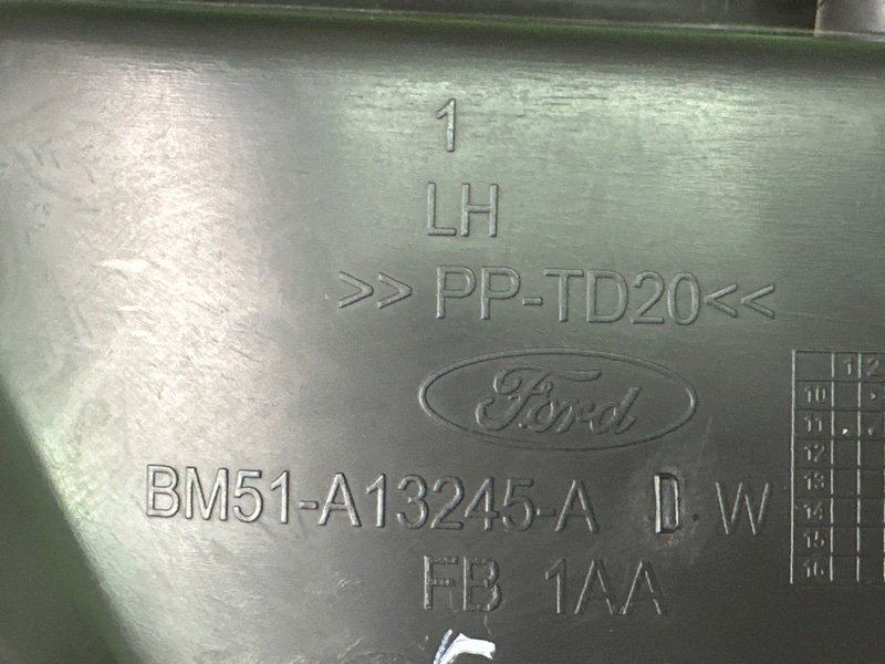 Накладка стойки нижняя Ford Focus 3 HB 2012 CB8