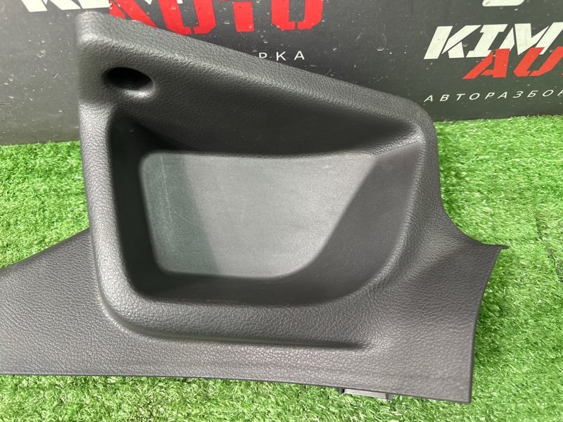 Накладка стойки нижняя Ford Focus 3 HB 2012 CB8