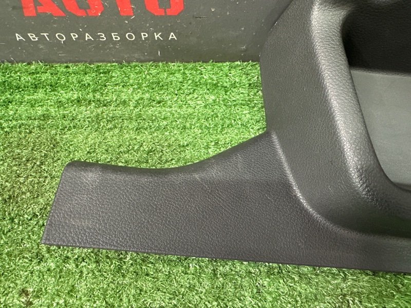 Накладка стойки нижняя Ford Focus 3 HB 2012 CB8