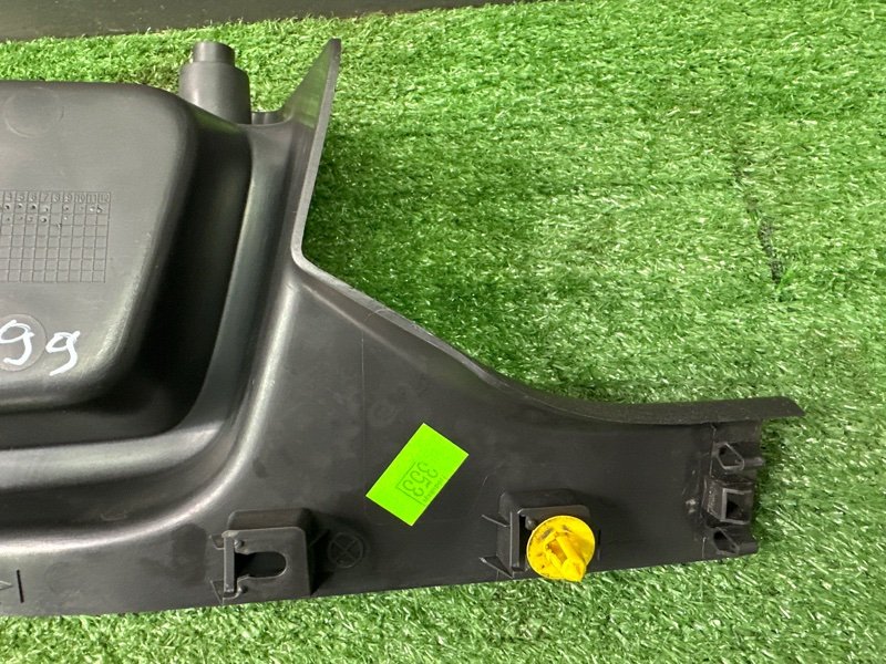 Накладка стойки нижняя Ford Focus 3 HB 2012 CB8