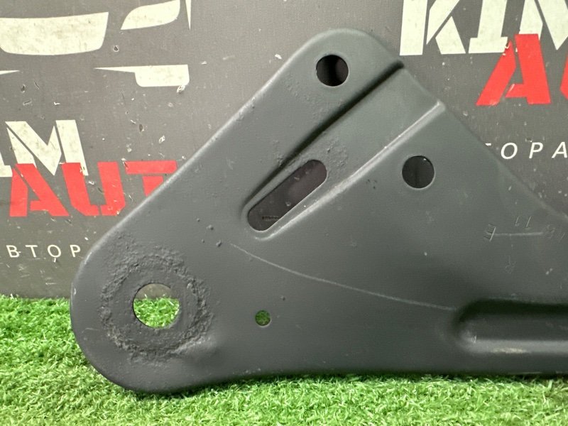 Кронштейн переднего подрамника Ford focus 3 2012 CB8