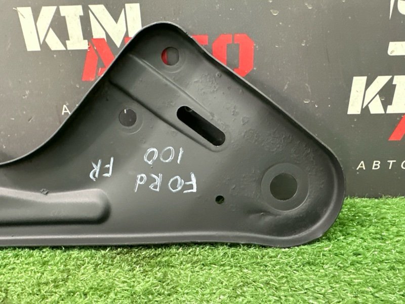 Кронштейн переднего подрамника Ford focus 3 2012 CB8