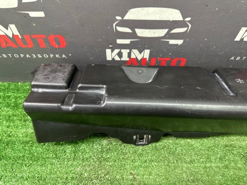 Дефлектор радиатора верхний Ford Focus 3 HB 2012 CB8