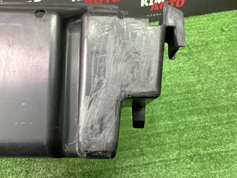 Дефлектор радиатора верхний Ford Focus 3 HB 2012 CB8