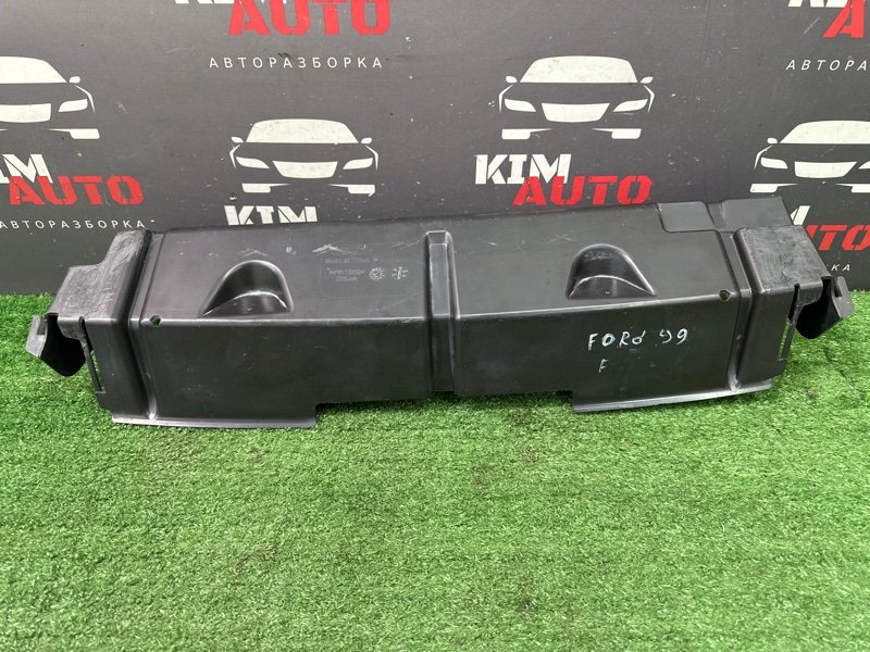 Дефлектор радиатора верхний Ford Focus 3 HB 2012 CB8