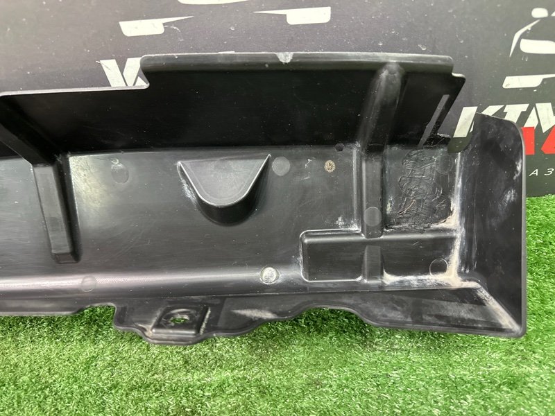 Дефлектор радиатора верхний Ford Focus 3 HB 2012 CB8