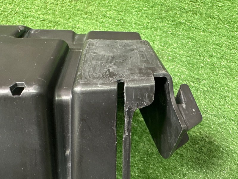 Дефлектор радиатора верхний Ford Focus 3 HB 2012 CB8